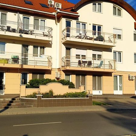Gabi & Gabi Apartments Hajdúszoboszló المظهر الخارجي الصورة